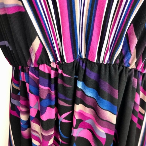 Bisou Bisou mini dress cap sleeve V neck geo print. Size: 4 - Picture 4 of 11